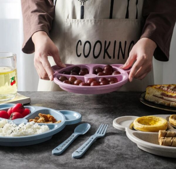 5 Piece Multi Color Panda Plates With 3 Spoons And 2 Forks Household Food Grade Plastic Plates Set(Random color))