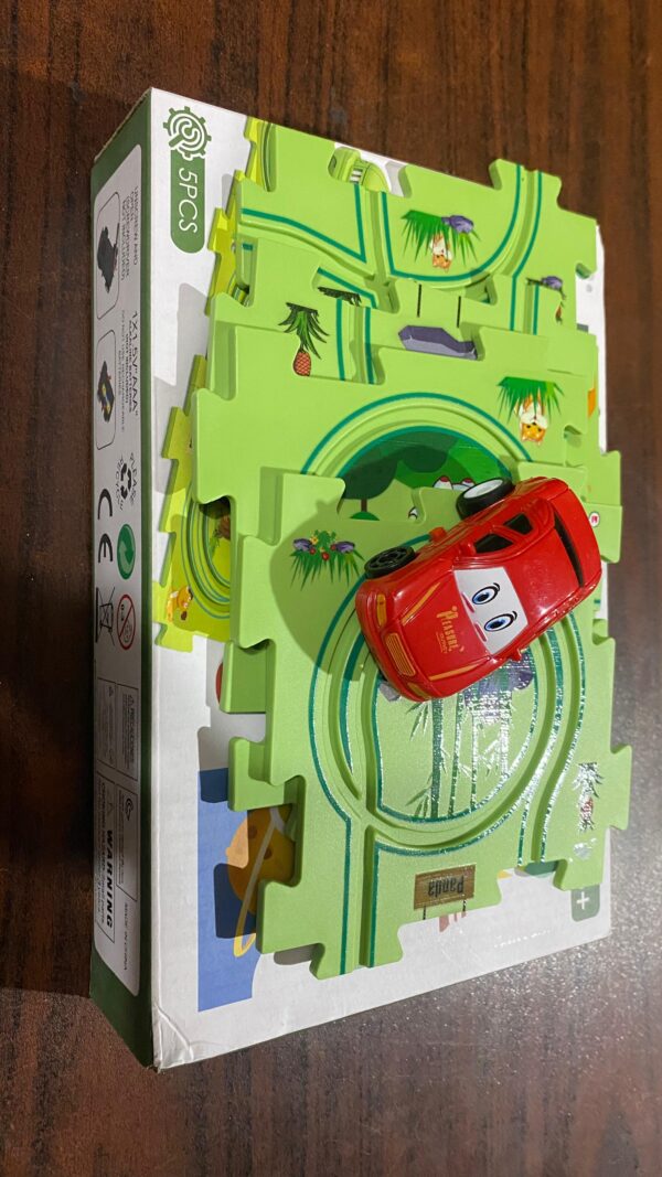 Puzzle Track Car Play Set / DIY Building Block Train Rail Car Toy Puzzle Race Track (random design )