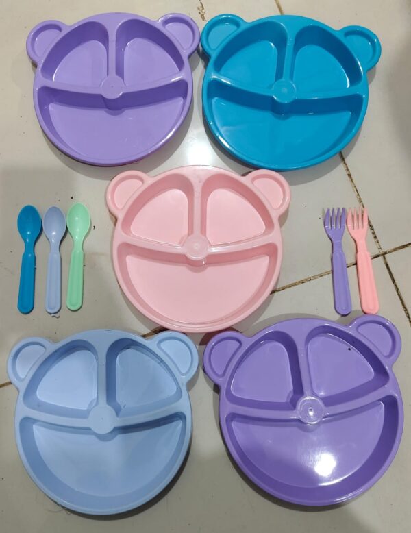 5 Piece Multi Color Panda Plates With 3 Spoons And 2 Forks Household Food Grade Plastic Plates Set(Random color))
