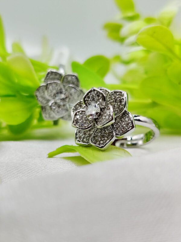 1 Piece Imported Moveable Luxurious Petal Bloom Adjustable Ring – 2 Stunning Color Variants🌟 | Luxurious Design Ring | Adjustable Ring | Ring For Girls & Women ✨
