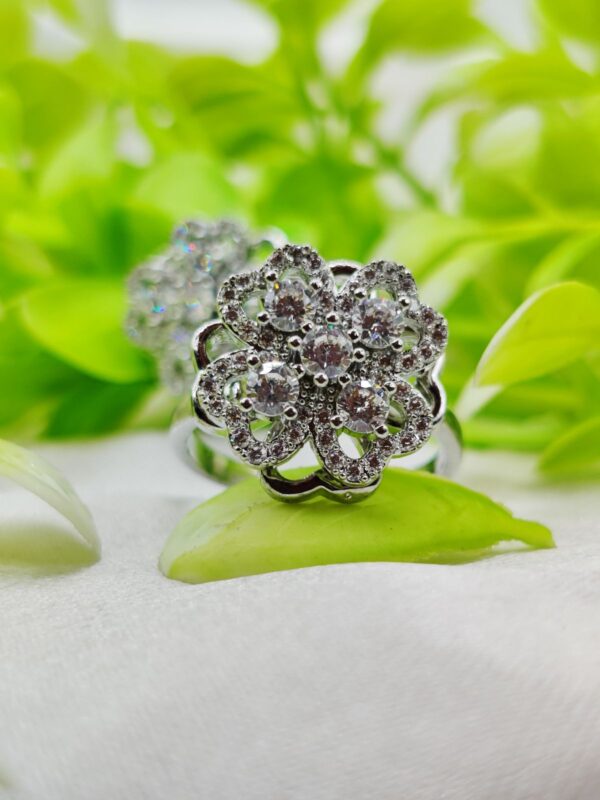 1 Piece Imported Elegant Moveable Floral Cluster Ring with Sparkling Zircon Detailing 🌟 | Luxurious Design Ring | Adjustable Ring | Ring For Girls & Women ✨