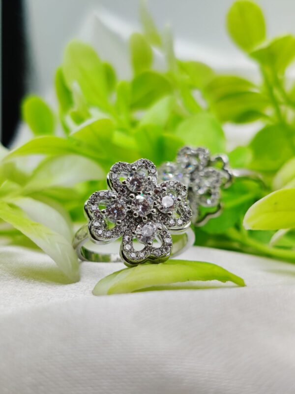 1 Piece Imported Elegant Moveable Floral Cluster Ring with Sparkling Zircon Detailing 🌟 | Luxurious Design Ring | Adjustable Ring | Ring For Girls & Women ✨