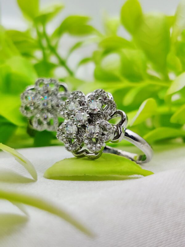 1 Piece Imported Elegant Moveable Floral Cluster Ring with Sparkling Zircon Detailing 🌟 | Luxurious Design Ring | Adjustable Ring | Ring For Girls & Women ✨