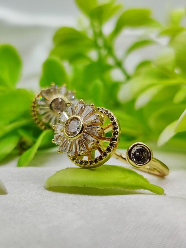 1 Piece Elegant Moveable Radiance Sunflower Ring – Timeless Sparkle 🌟 | Luxurious Design Ring | Adjustable Ring | Ring For Girls & Women ✨ 