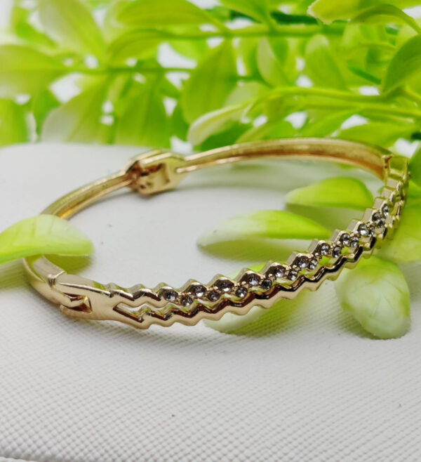 Adjustable Imported Luxury Zig-Zag Crystal Bracelet – A True Statement of Elegance | Best Quality Artificial Bracelet For Girls & Women | Bracelet For Every Occasion | Elegant Design