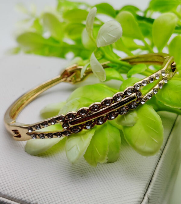 Imported Adjustable Crystal Bracelet – Dazzle in Elegance | Best Quality Artificial Bracelet For Girls & Women | Bracelet For Every Occasion | Elegant Design