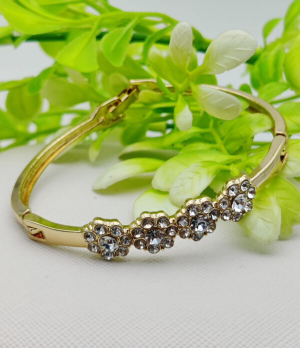 Sparkling Floral Adjustable Bracelet | Best Quality Artificial Bracelet For Girls & Women | Imported Elegance for Every Occasion | Elegant Design